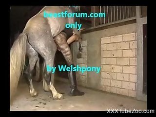 Stallion deep fucks horny woman and cums on her ass